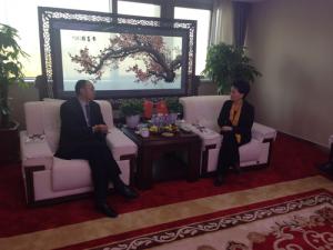 鄺遠平與河南省工商聯(lián)副主席、鄭州市工商聯(lián)主席薛景霞